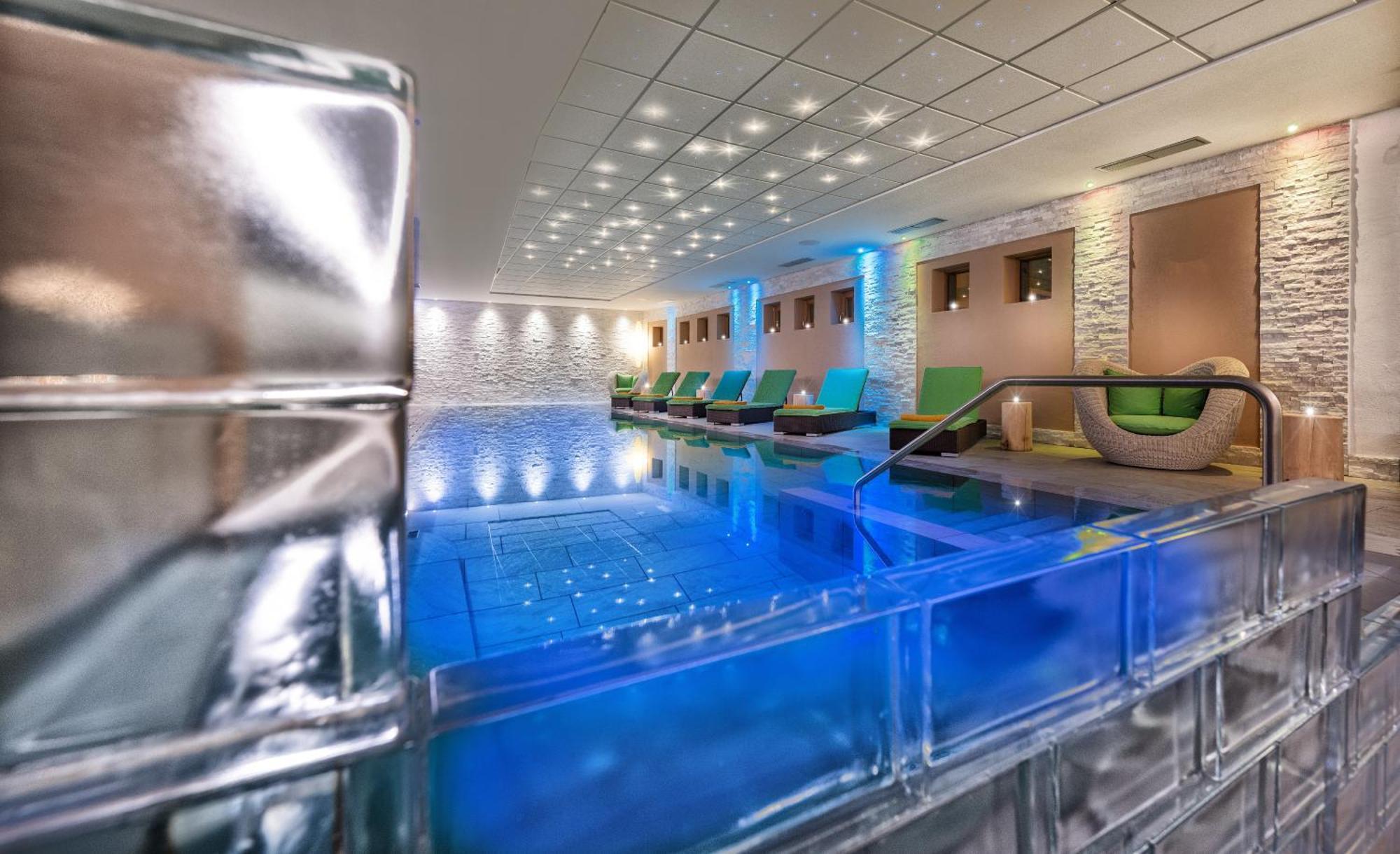 Family Hotel Serena Андало Экстерьер фото