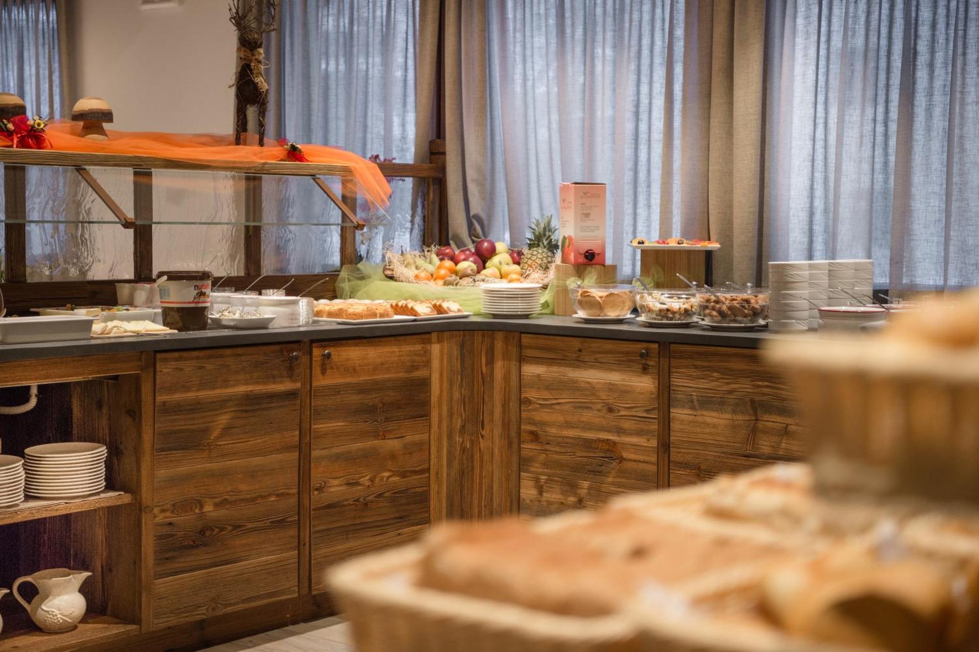 Family Hotel Serena Андало Экстерьер фото