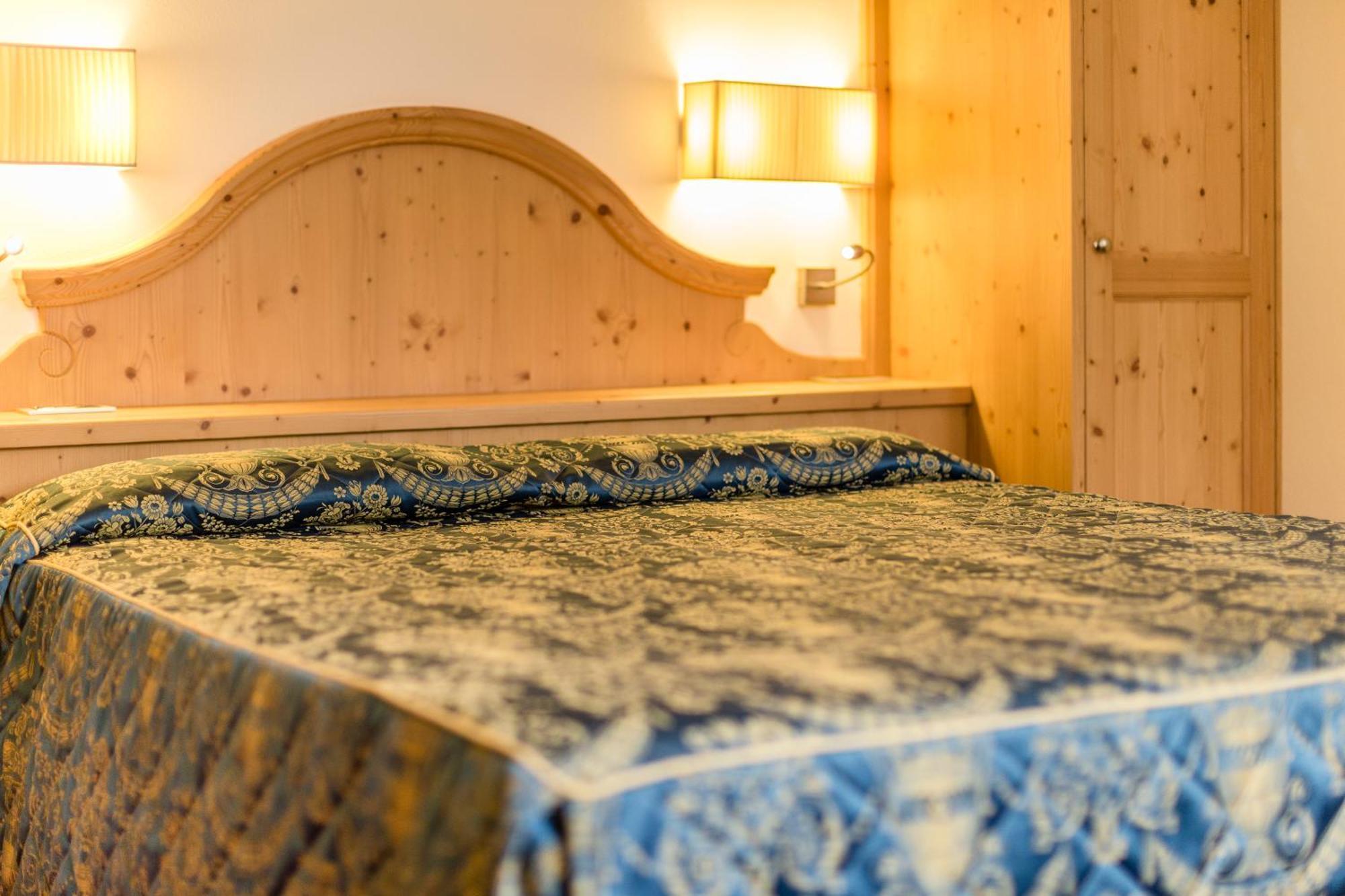 Family Hotel Serena Андало Экстерьер фото