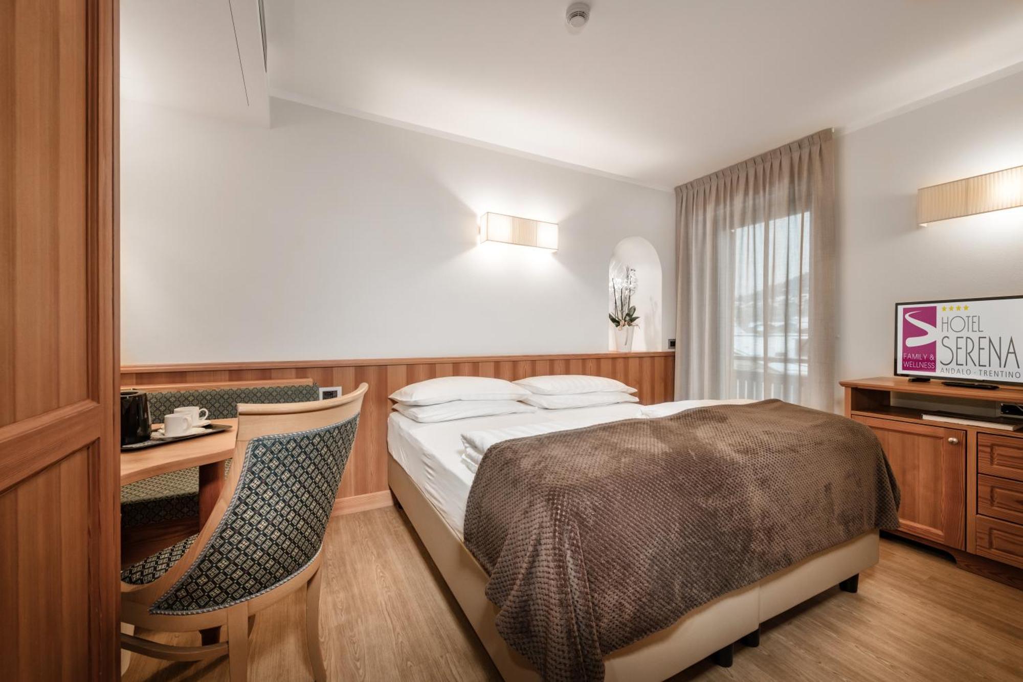 Family Hotel Serena Андало Экстерьер фото