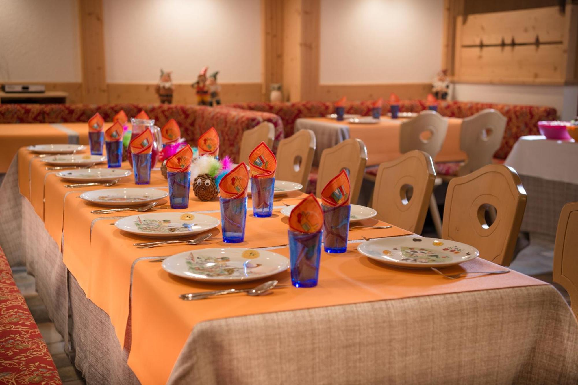 Family Hotel Serena Андало Экстерьер фото
