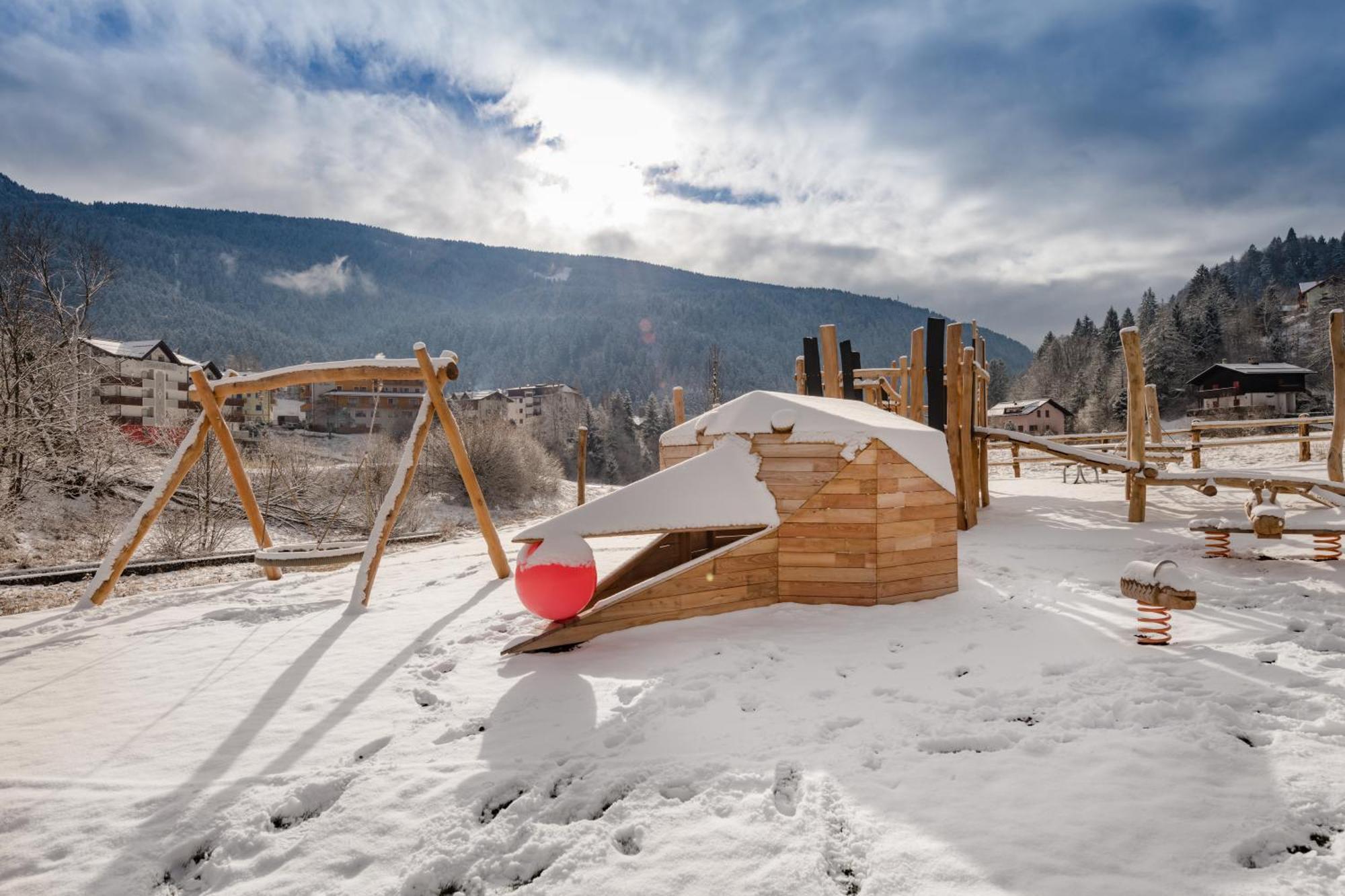 Family Hotel Serena Андало Экстерьер фото