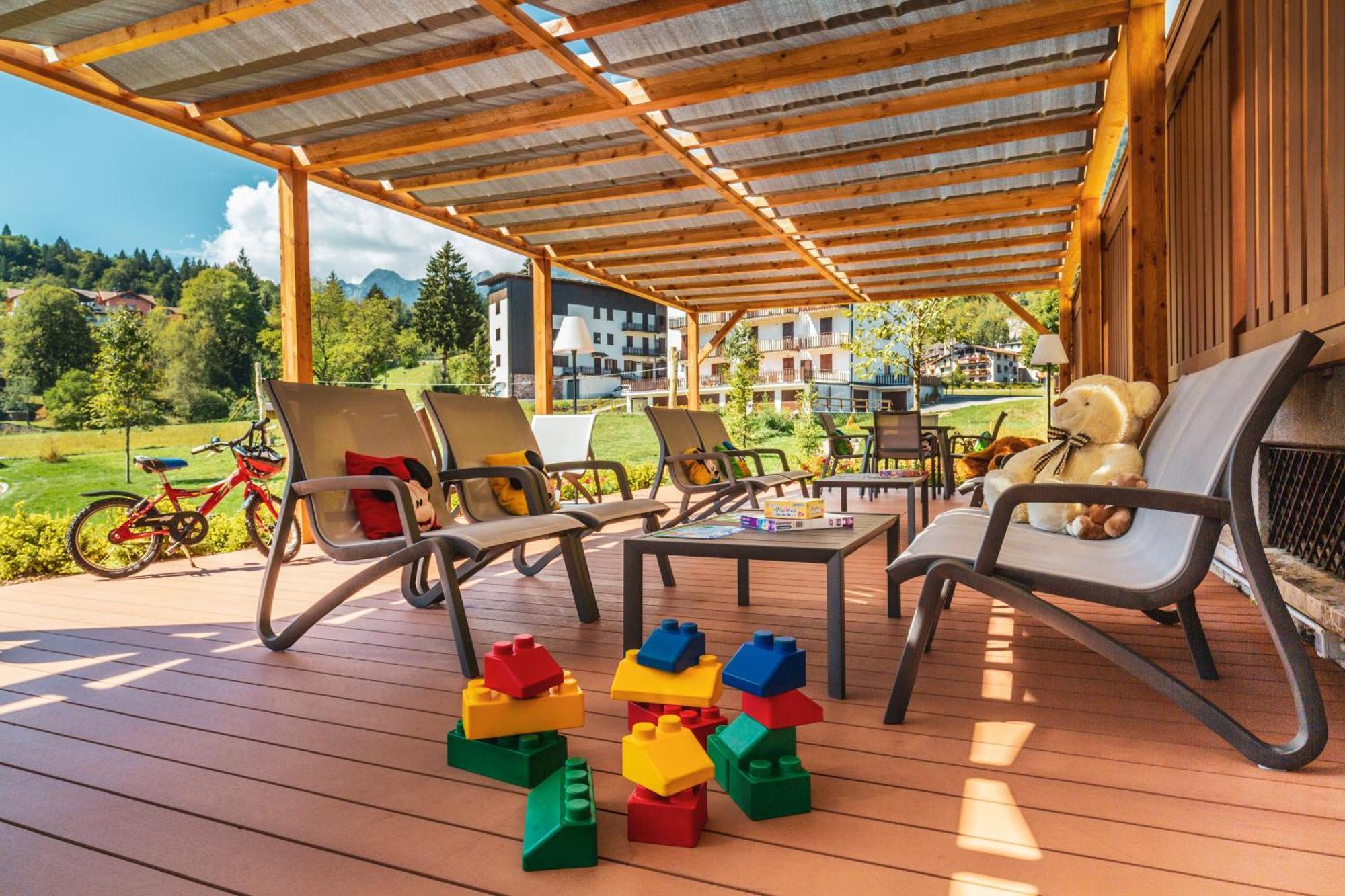 Family Hotel Serena Андало Экстерьер фото