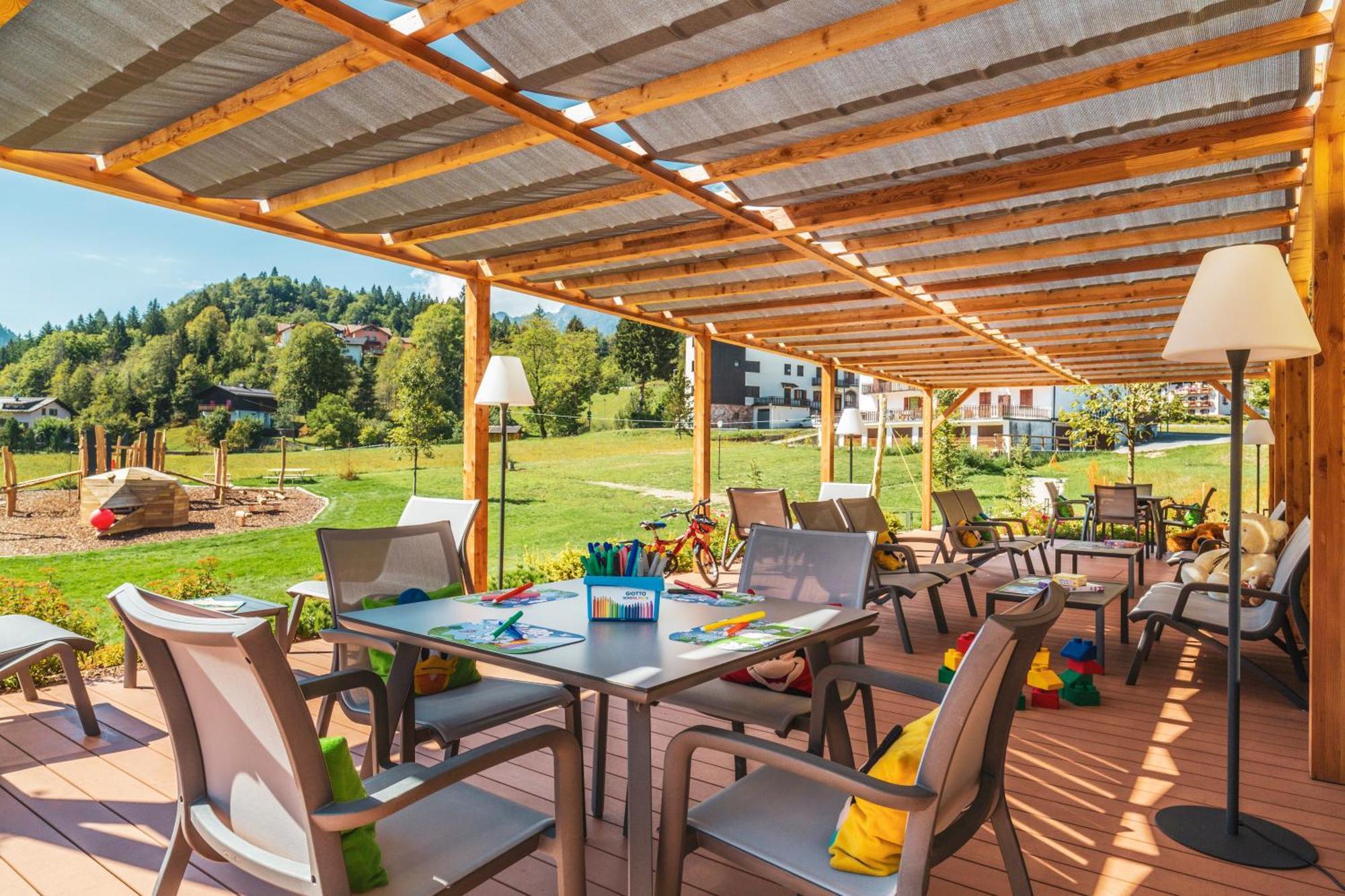 Family Hotel Serena Андало Экстерьер фото