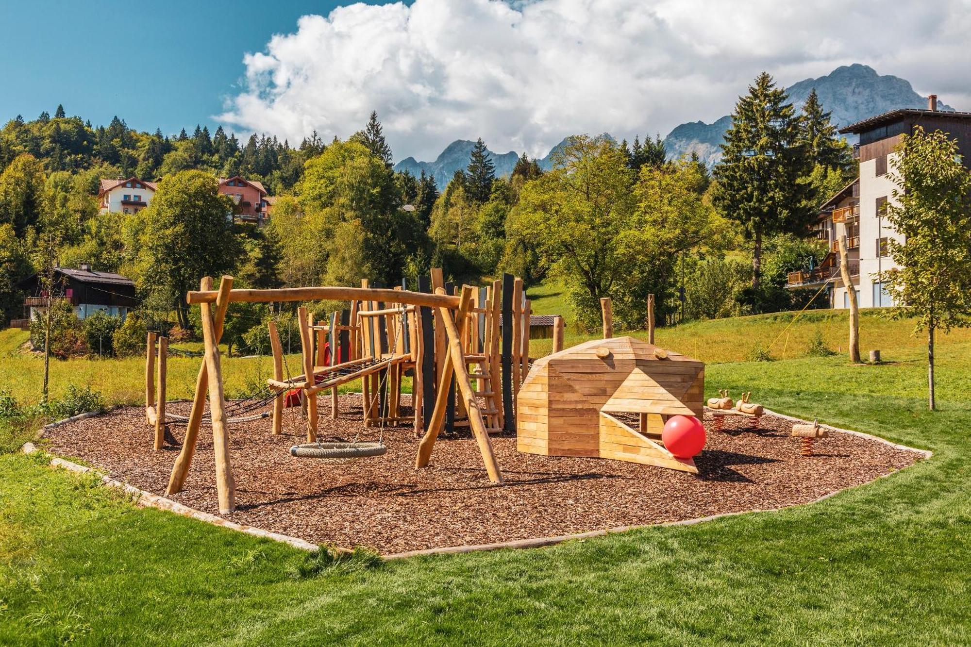 Family Hotel Serena Андало Экстерьер фото