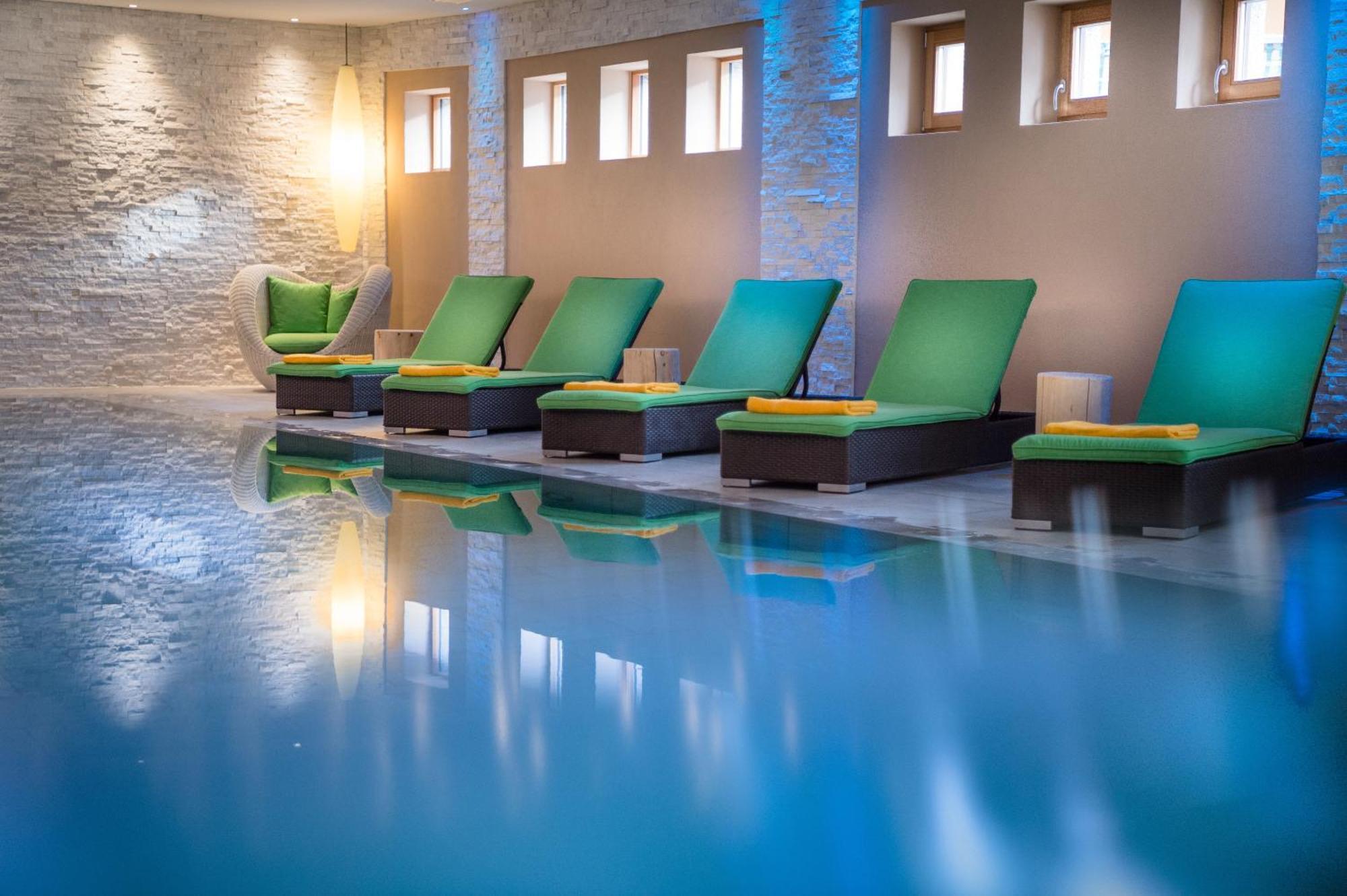 Family Hotel Serena Андало Экстерьер фото