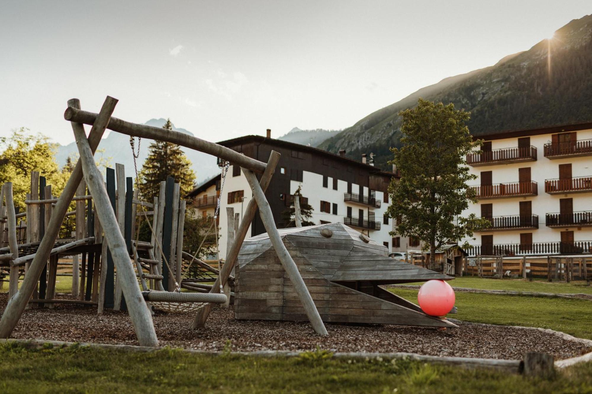 Family Hotel Serena Андало Экстерьер фото