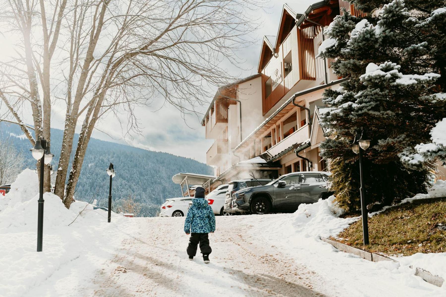 Family Hotel Serena Андало Экстерьер фото